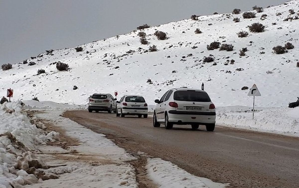 بارش برف و باران در جاده های ۱۰ استان کشور