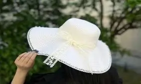 ۱۵ مدل کلاه ساحلی برای استایل کنار دریا/ تصاویر