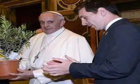 عشق فوتبال ترین پاپ تاریخ؛ نگاهی به قاب های مشترک پاپ فرانسیس و چهره های فوتبالی