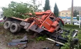 برخورد چرثقیل با دو خودرو در کرج حادثه ساز شد و دو مصدوم بر جای گذاشت/ ویدئو