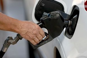 دلیل کسری روزانه ۱.۲ میلیون لیتری بنزین در کشور چیست؟