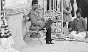 سفر در زمان؛ دختر ناصرالدین‌شاه در حال نوازش اسب؛ بیش از یک قرن قبل 