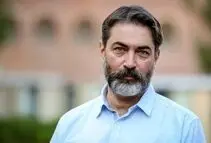 پارسا پیروزفر تغییر چهره داد؛ آقای بازیگر در خیابان قابل شناسایی نیست
