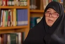 مادر همسر رهبر انقلاب اسلامی: رهبر انقلاب در هنگام تدفین رهبر شهید انقلاب حضور داشتند