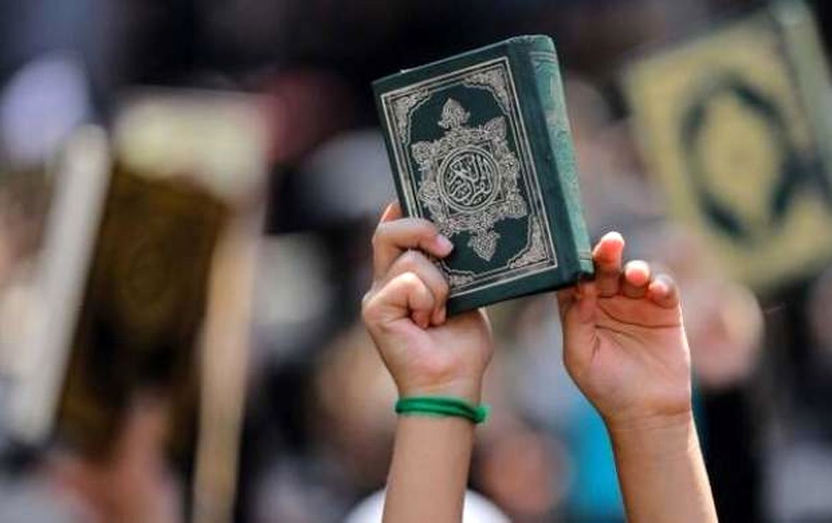 تلاش یک دختر عرب برای جلوگیری از سوزاندن قرآن در دانمارک/ ویدئو