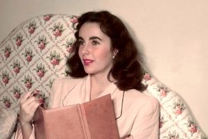 سفر در تاریخ؛ دیدار «ناصر ملک مطیعی» با «الیزابت تیلور» در تهران؛ سال 54