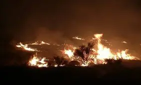 آتش‌سوزی گسترده در کوه‌های بلوار رسول اعظم(ص) شیراز/ اعزام ۸ ایستگاه آتش‌نشانی

