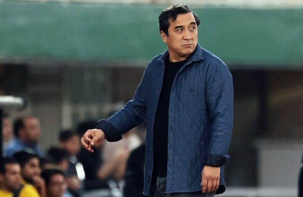 درگیری لفظی شدید خداداد عزیزی با هوادار خیبر پس از شکست تراکتور/ ویدئو