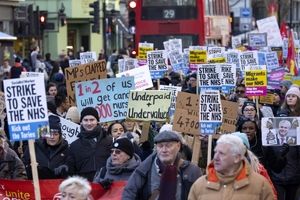 هشدار دولت انگلیس درباره اختلال گسترده در پی اعتصابات
