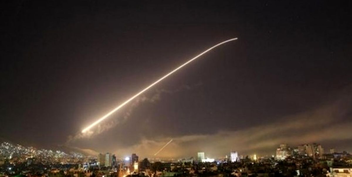 حمله هوایی اسرائیل به شهر حمصِ سوریه/ عکس

