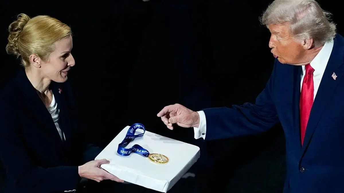 دل بری هایی برای ترامپ؛ جلوه هایی از «دیپلماسی تملق» در سال ۲۰۲۵