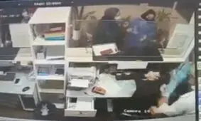 ضرب و شتم خانم منشی درمانگاه توسط عضو حراست یک پالایشگاه/ مداحی ضارب در ایام شهادت حضرت فاطمه/ ویدئو