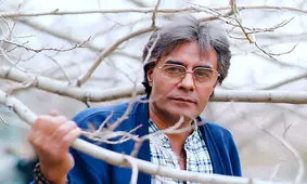 گریه خسرو شکیبایی برای امام حسین (ع) در پشت صحنه سریال/ ویدئو