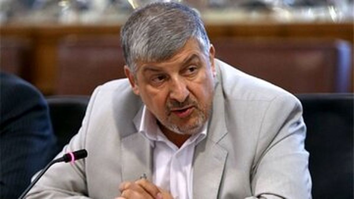 حقیقت پور: سوپرانقلابی ها چرا شناسنامه ای از خود ارائه نمی دهند؟