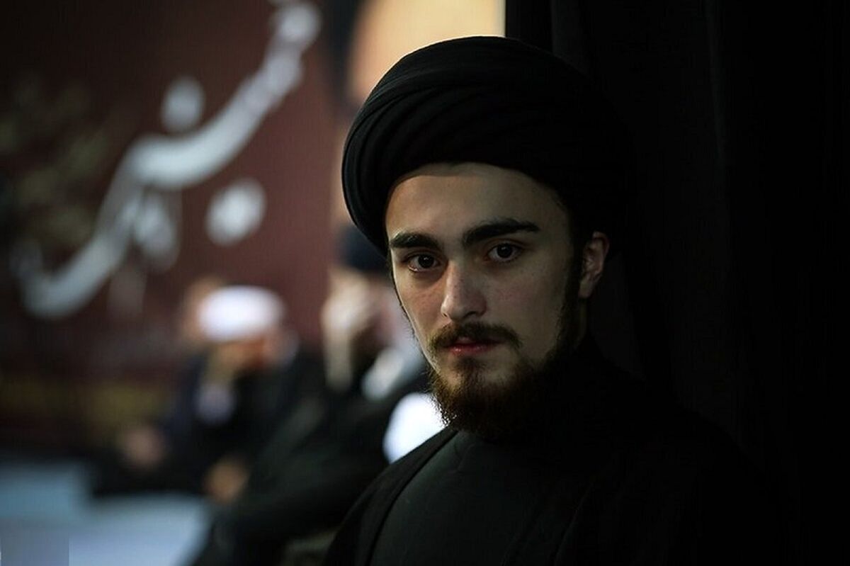 پوشش متفاوت و خاص احمد خمینی در ورزشگاه آزادی