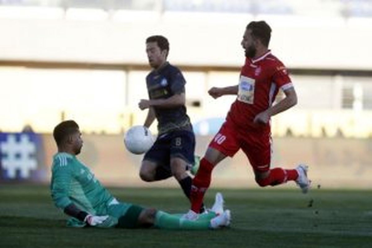 گل گهر سیرجان یک - پرسپولیس یک/ تساوی سیرجان به کام استقلال