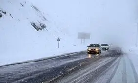 بارش برف و لغزندگی جاده کرج - چالوس


