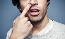 چرا انگشت داخل بینی می‌کنیم؟