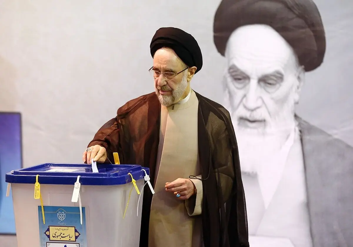  سیدمحمد خاتمی: نظام حکمرانی کشور قطعاً پیامهای معنادار مردم را در کنش انتخاباتی آنان دریافته است/ من باز هم به دکتر پزشکیان رأی می دهم

