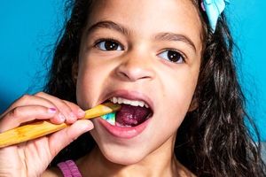 چگونه از دندان های کودک خود مراقبت کنیم؟