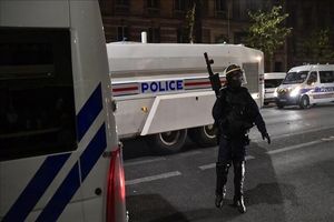 حمله جوانان خشمگین فرانسوی به پاسگاه پلیس در پاریس