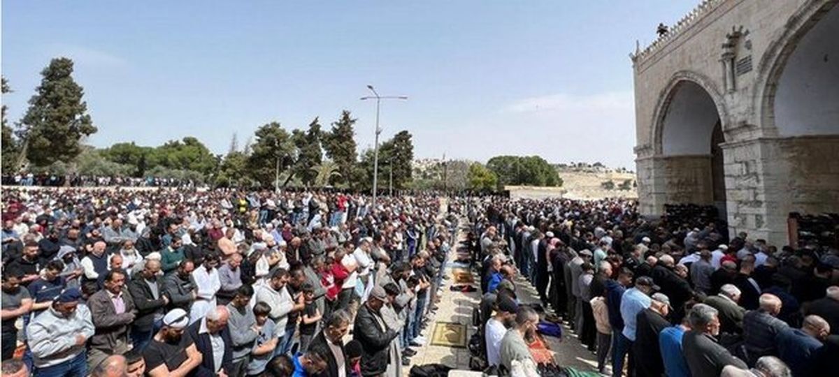 برگزاری اولین نماز جمعه ماه مبارک رمضان در مسجد الاقصی با حضور هزاران نمازگزار