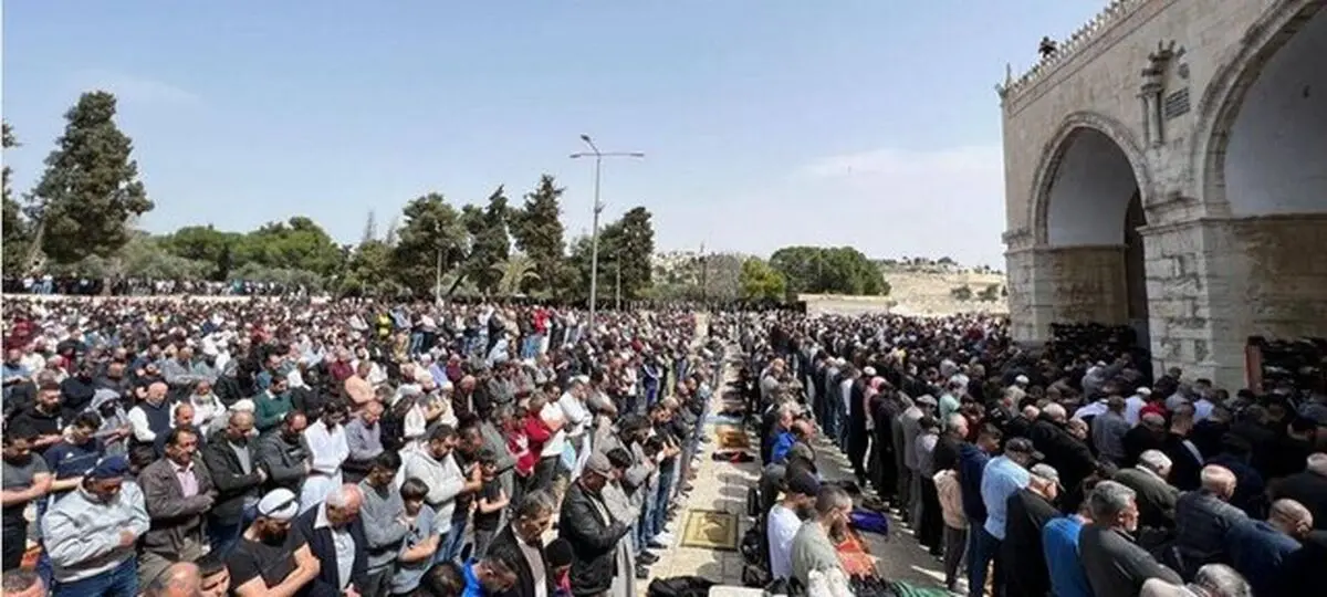 برگزاری اولین نماز جمعه ماه مبارک رمضان در مسجد الاقصی با حضور هزاران نمازگزار
