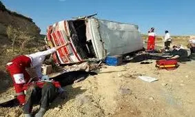 مصدومیت ۱۳ نفر در حادثه واژگونی مینی‌بوس مسیر تکاب - شاهین‌دژ