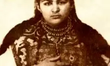 پنج عکس از «فاطمه سلطان»؛ دختر باغبان که همسر شاه شد 