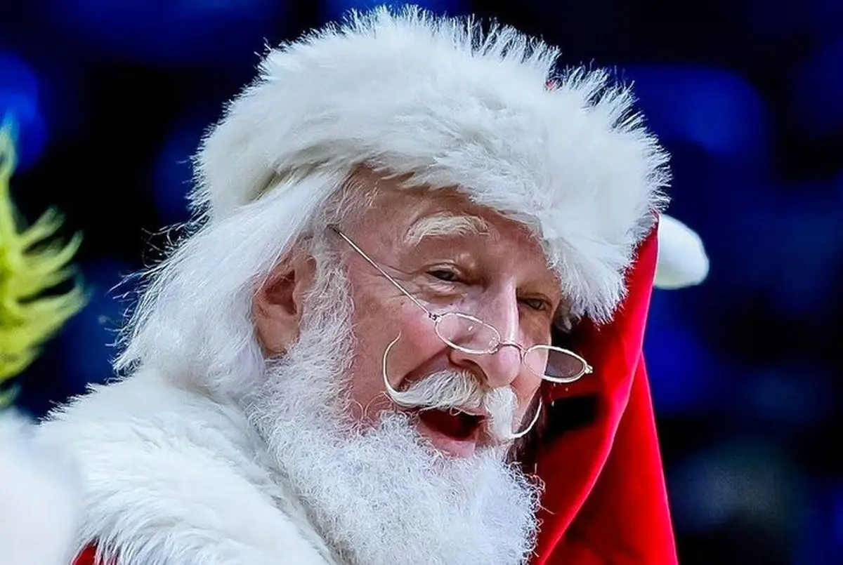 بابانوئل با هلی کوپتر به آبادان آمد/ عکس