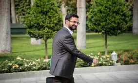 سوال کنایه‌آمیز آذری جهرمی بعد از خودنمایی دلار ۶۵ هزار تومانی