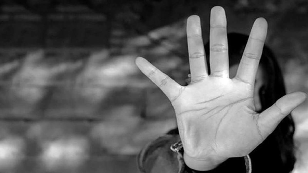 آزار شیطانی زن جوان به دست شوهر و دوستانش