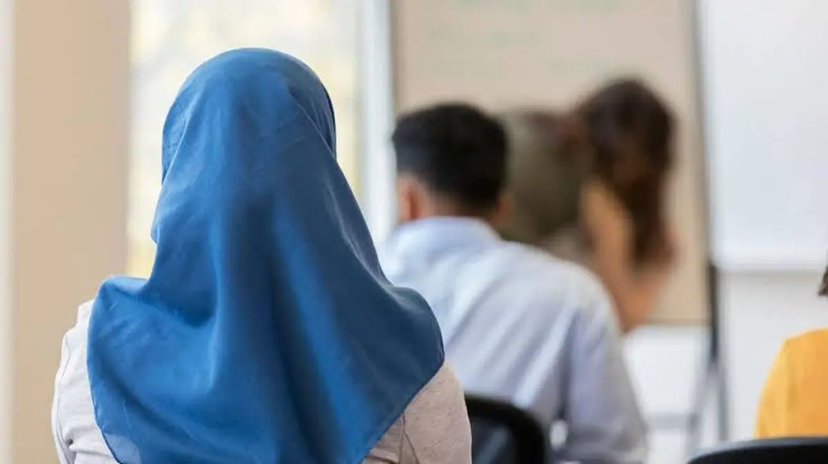 ممنوعیت حجاب برای افراد زیر ۱۴ سال در اتریش آغاز می‌شود

