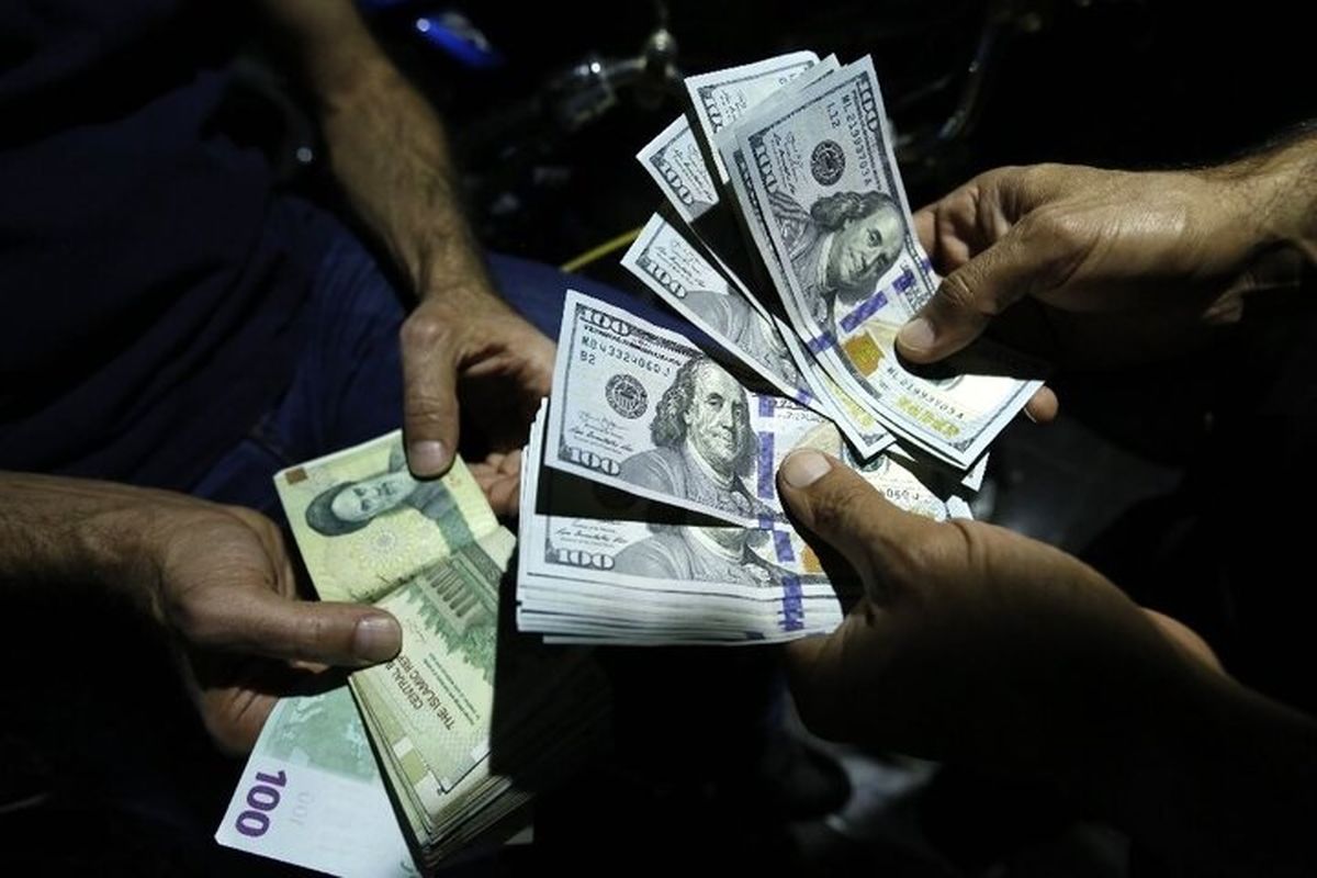 حضور دلالان در صرافیها ممنوع است