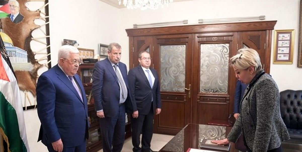 سفیر جدید فلسطین در ایران در برابر «محمود عباس» سوگند خورد/ او دختر سفیر سابق است
