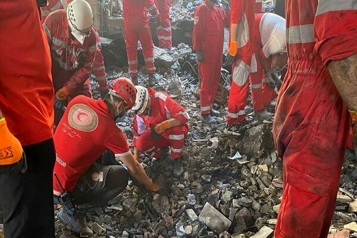 نیروهای هلال احمر در جستجوی مفقودین