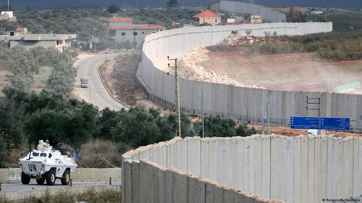 برچیدن حصارهای فلزی در مرز لبنان توسط اسرائیل/ عکس

