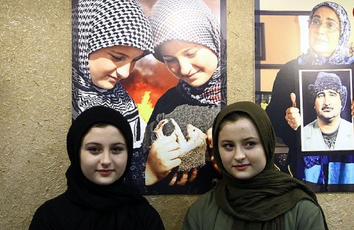 سفر در زمان؛ «سارا و نیکا» سریال پایتخت پیش از ترک ایران؛ سال 98