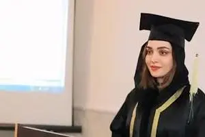 حضور بهنوش طباطبایی با بادیگارد در مراسم فارغ‌التحصیلی/ ویدئو