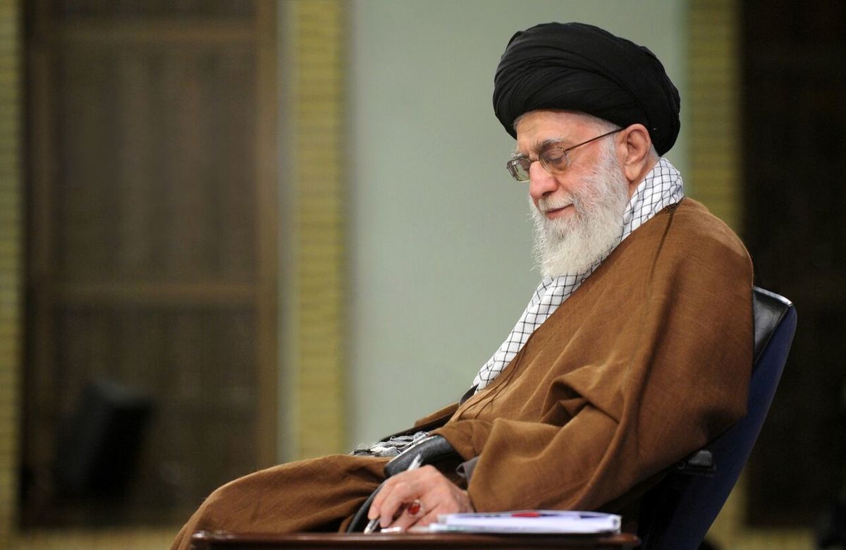 دستخط محرمانه رهبر انقلاب خطاب به روحانی در موضوع افزایش قیمت بنزین در سال ۹۸/ عکس