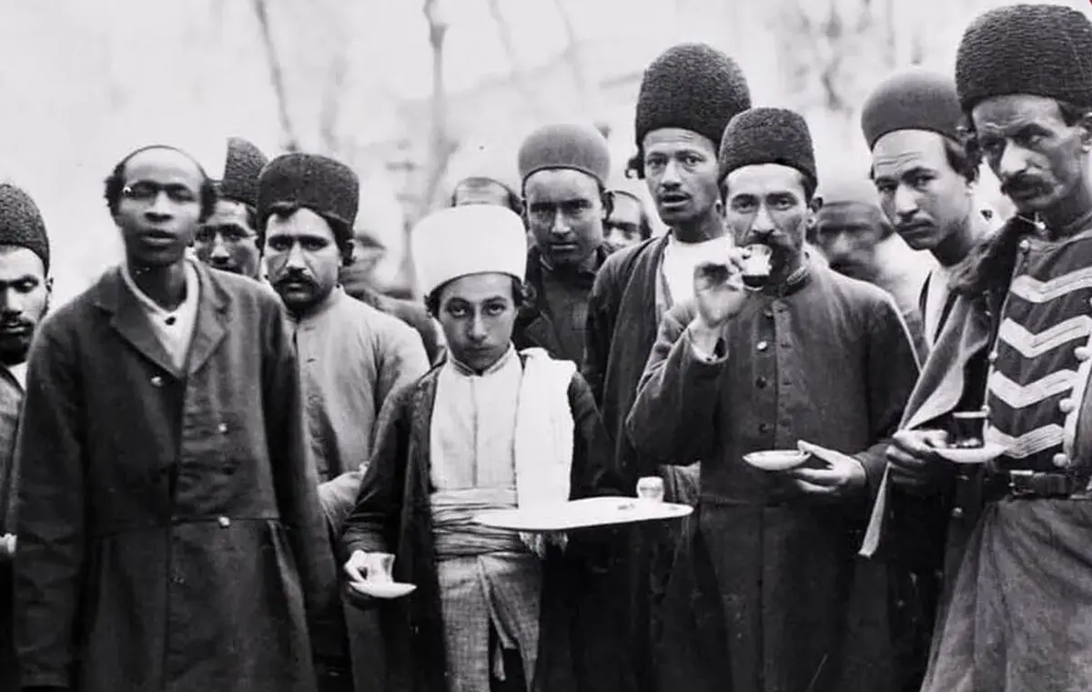 سفر به عصر قاجار؛ از «هات‌چاکلت تهرانی‌ها» تا «سیگار ملیجک» 