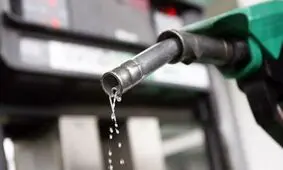 آقای پزشکیان چرا روی قیمت بنزین قفل کرده اید؟/ خودروهای فرسوده را جمع کنید، بنزین را هم گران نکنید