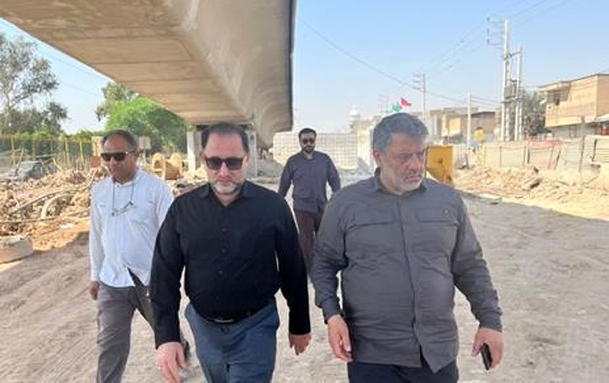 بازدید شهردار اهواز از نحوه اجرای لوله گذاری شبکه دفع آبهای سطحی و تقاطع غیر همسطح میدان دانشگاه ( شهید قربانی )