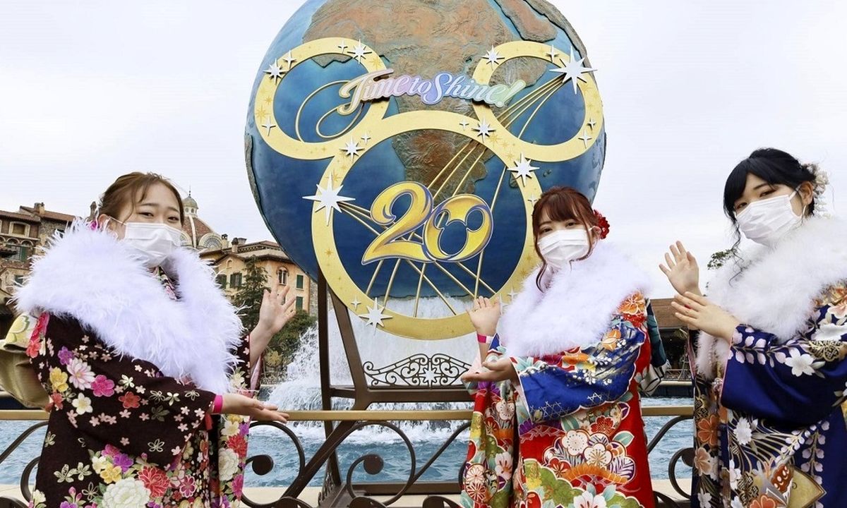 دختران و پسران ژاپنی در جشن بلوغ/ ویدئو