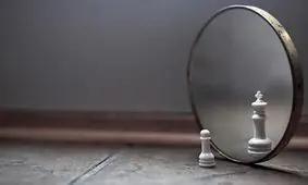 نشانه‌های پنهان خودشیفتگی: ۸ ویژگی غیرمعمول که باید بشناسید