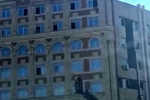 ماجرای خودکشی اینستاگرامی مردی در خیابان پیروزی/ او با اسلحه به بلاگرها حمله کرده بود/ ویدئو