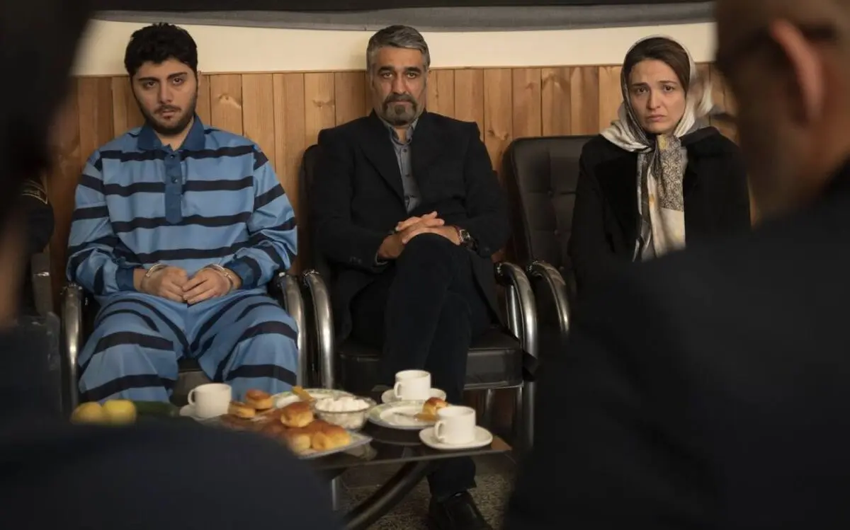 فیلمی از گریه های تلخ پژمان جمشیدی در محوطه زندان از سر ناچاری