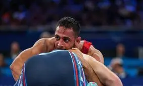 راهیابی والی زاده و آذرپیرا به فینال کشتی آزاد قهرمانی آسیا/ یوسفی دومین حذف شده ایران