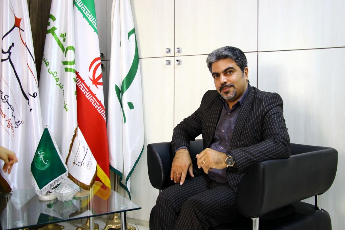 علیرضا عابدی: موسیقی ایرانی مقدس است/ با یک سیم که به نردبان وصل کردم، تمام نتهای موسیقی را نواختم