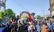 امام جمعه پیشین اهواز بر پیکر شهید غلامعلی رشید و فرزندش در دزفول نماز اقامه کرد/ ویدئو